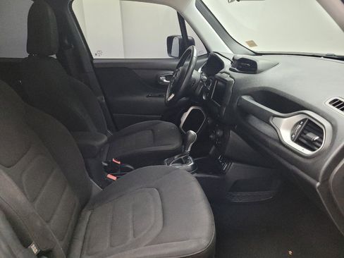 Used 2018 Jeep Renegade Latitude FWD image 21
