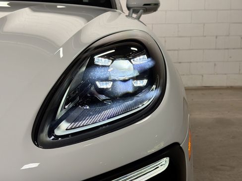 Certified 2026 Porsche Macan AWD/4WD image 10
