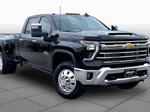 Used 2026 Chevrolet Silverado 3500 LTZ w/ LTZ Texas Edition AWD/4WD image 3