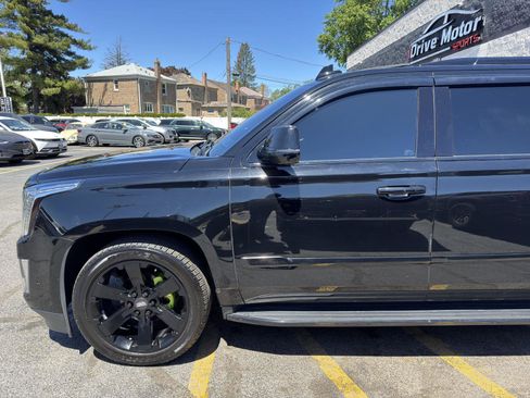 Used 2019 Cadillac Escalade ESV Luxury AWD/4WD image 4