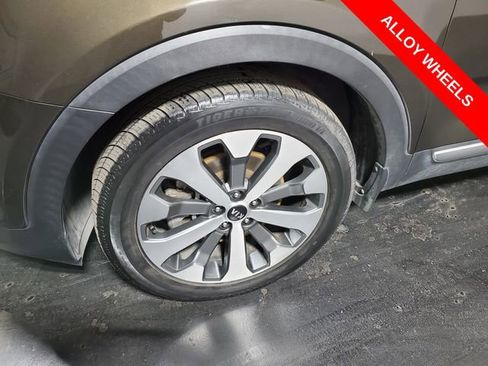 Used 2020 Kia Telluride S w/ S 8 Passenger Seating Package image 7