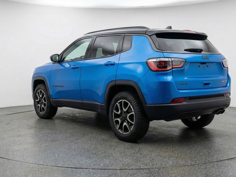 Used 2025 Jeep Compass Trailhawk AWD/4WD image 6