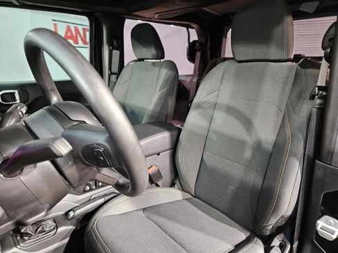 Used 2025 Jeep Wrangler Sport image 22