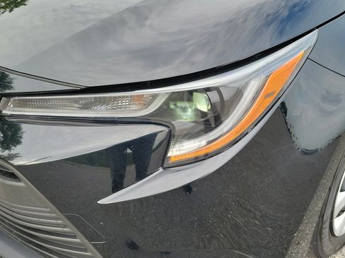 Used 2023 Toyota Corolla LE FWD image 9