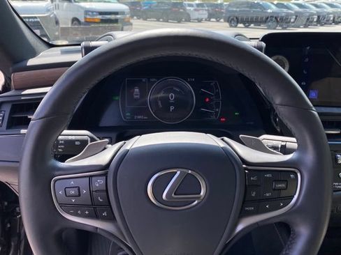 Used 2025 Lexus ES 300h w/ Premium Package FWD image 15