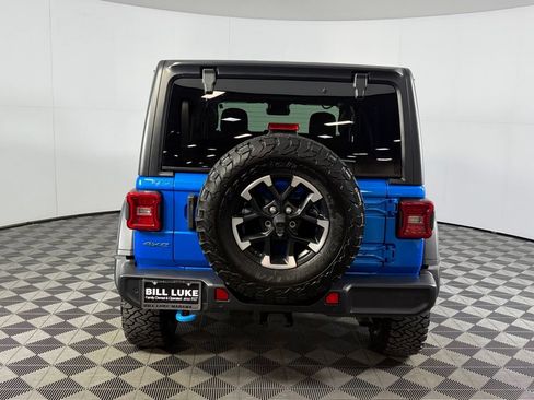 Used 2024 Jeep Wrangler Unlimited Rubicon 4xe w/ Technology Group AWD/4WD image 7
