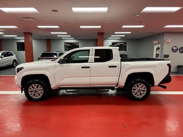 Used 2025 Toyota Tacoma SR w/ SR Upgrade Package AWD/4WD image 6