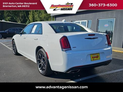 Used 2022 Chrysler 300 Touring L image 3