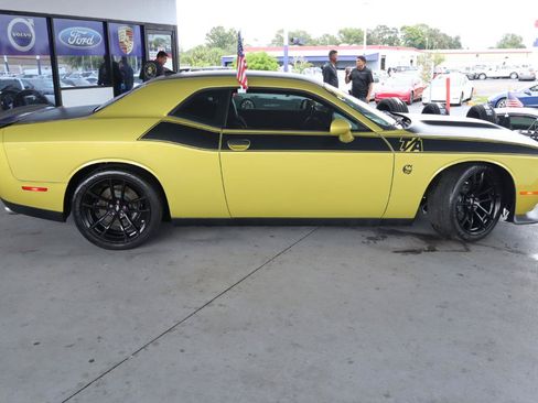 Used 2021 Dodge Challenger R/T Scat Pack w/ T/A Package RWD image 4