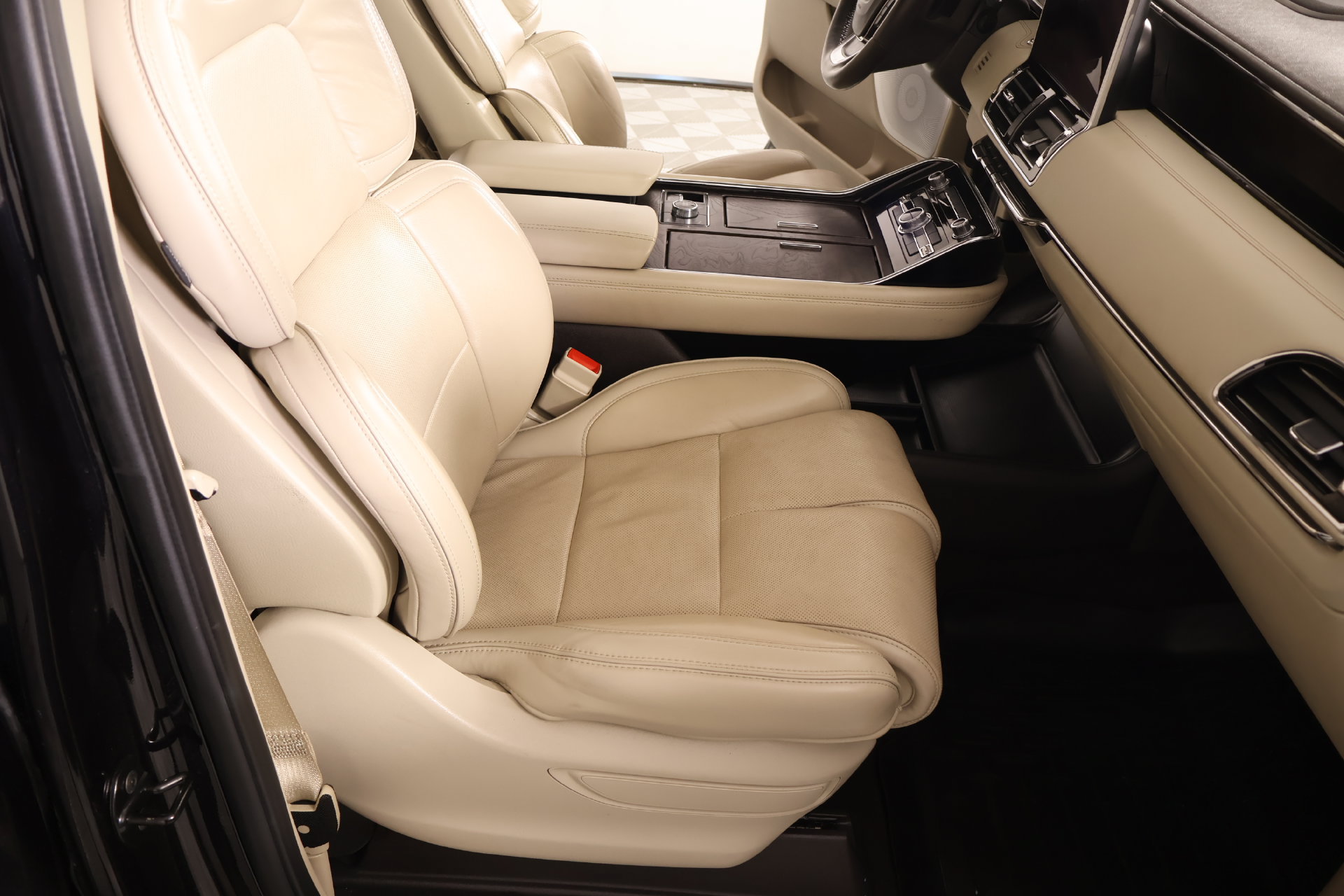 Used 2019 Lincoln Navigator Reserve w/ Cargo Package AWD/4WD image 15