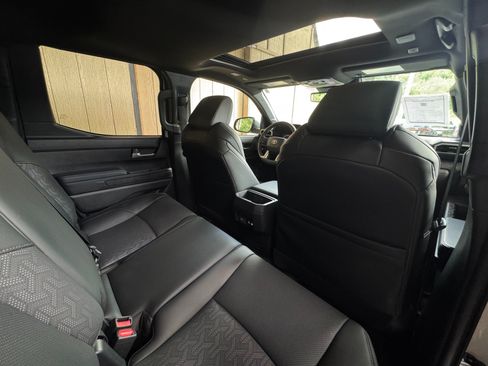 Used 2025 Toyota Tacoma Limited AWD/4WD image 31