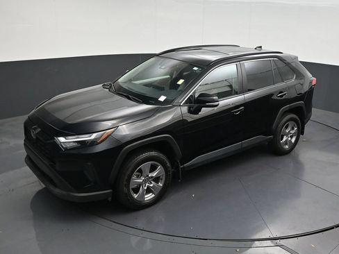 Used 2025 Toyota RAV4 XLE w/ Convenience Package FWD image 16