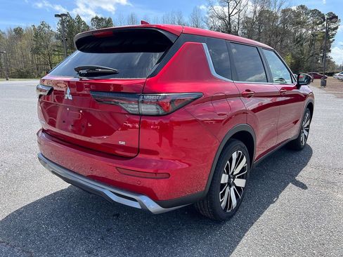 New 2025 Mitsubishi Outlander SE image 6