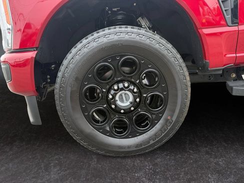 Used 2023 Ford F250 XLT w/ Black Appearance Package AWD/4WD image 9