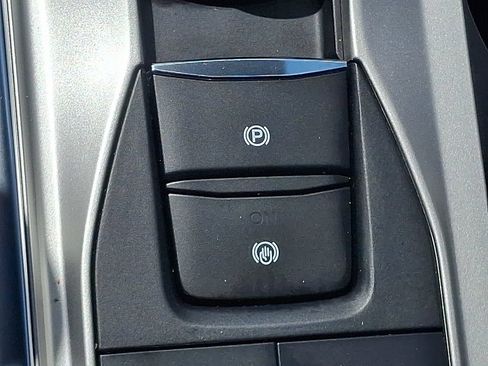 Used 2021 Ford Explorer XLT w/ Equipment Group 202A AWD/4WD image 25