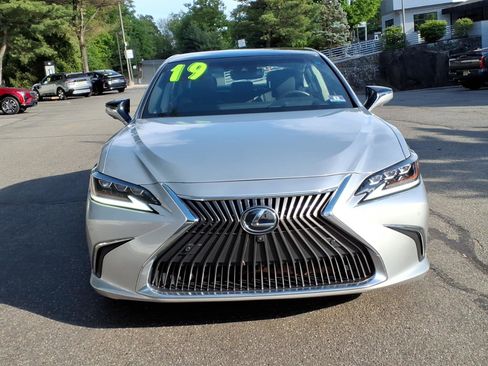 Used 2019 Lexus ES 350 Ultra Luxury w/ Accessory Package 2 FWD image 2