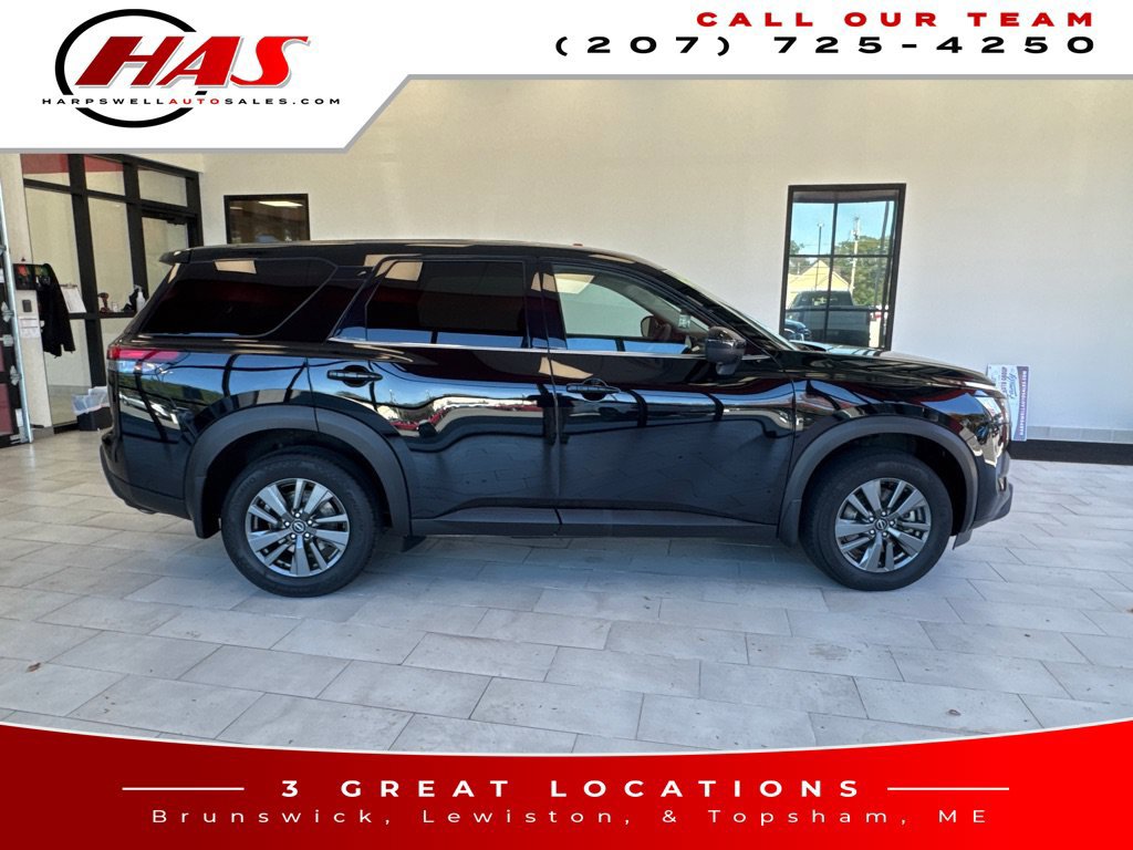 Used 2024 Nissan Pathfinder S AWD/4WD image 6