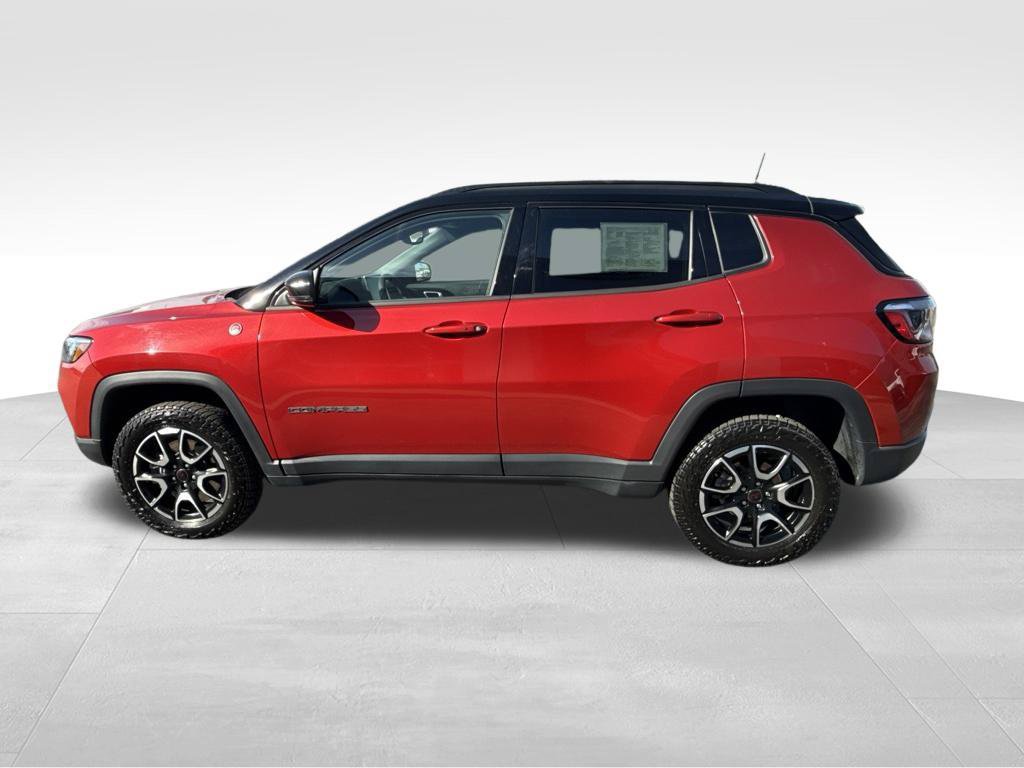 Used 2025 Jeep Compass Trailhawk AWD/4WD image 13