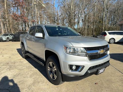 Used 2017 Chevrolet Colorado LT w/ LT Convenience Package image 3