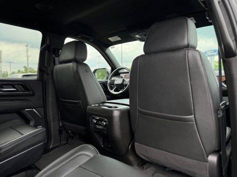 Used 2025 GMC Yukon XL Denali AWD/4WD image 17