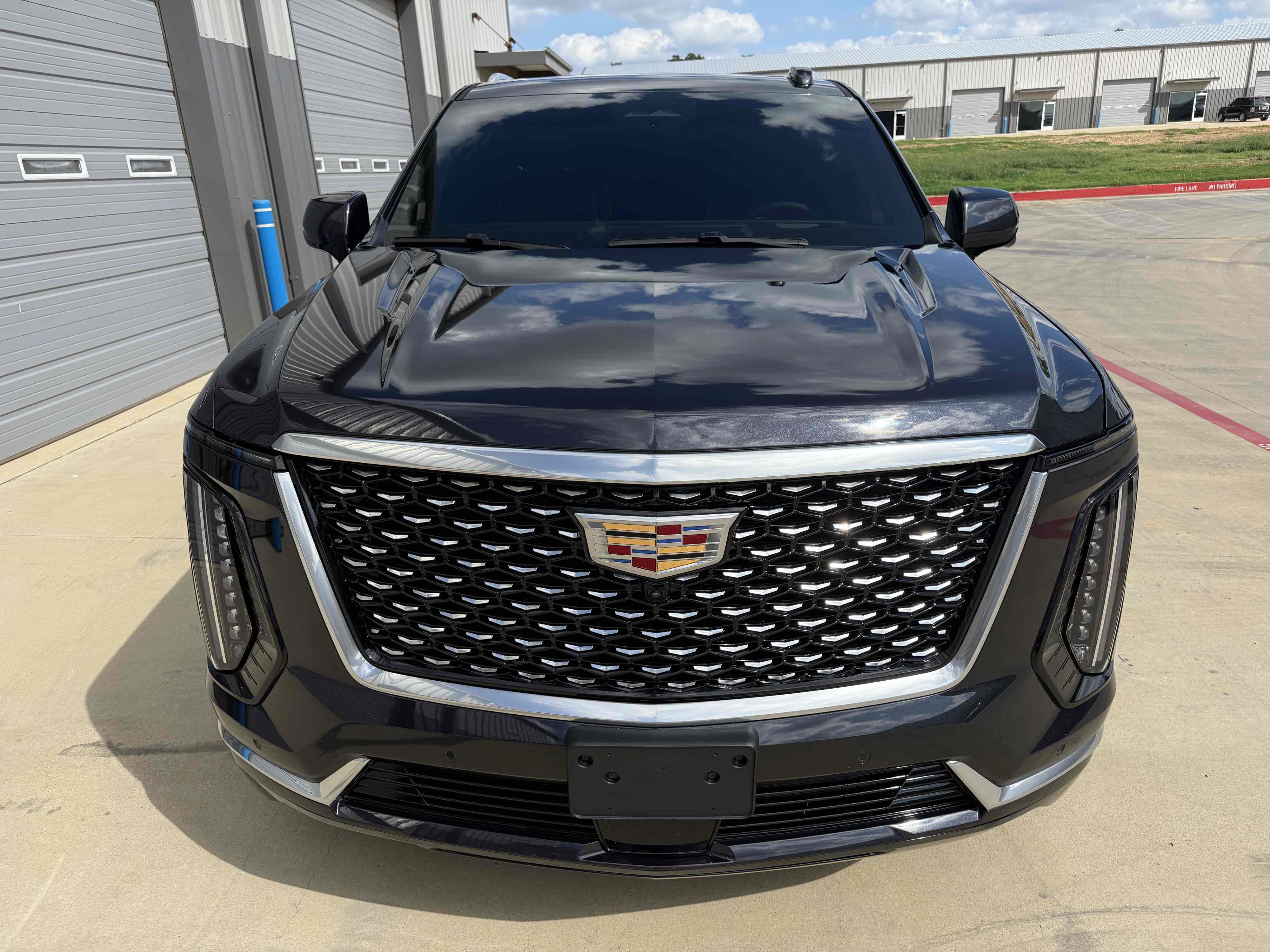 Used 2025 Cadillac Escalade Premium Luxury AWD/4WD image 10