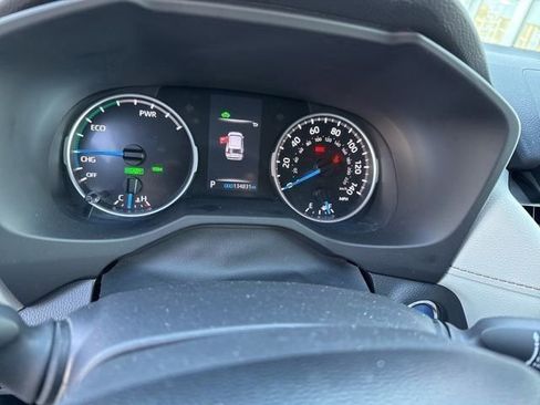 Used 2021 Toyota RAV4 XLE Premium image 5