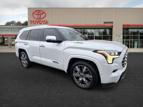 Used 2025 Toyota Sequoia Capstone image 3