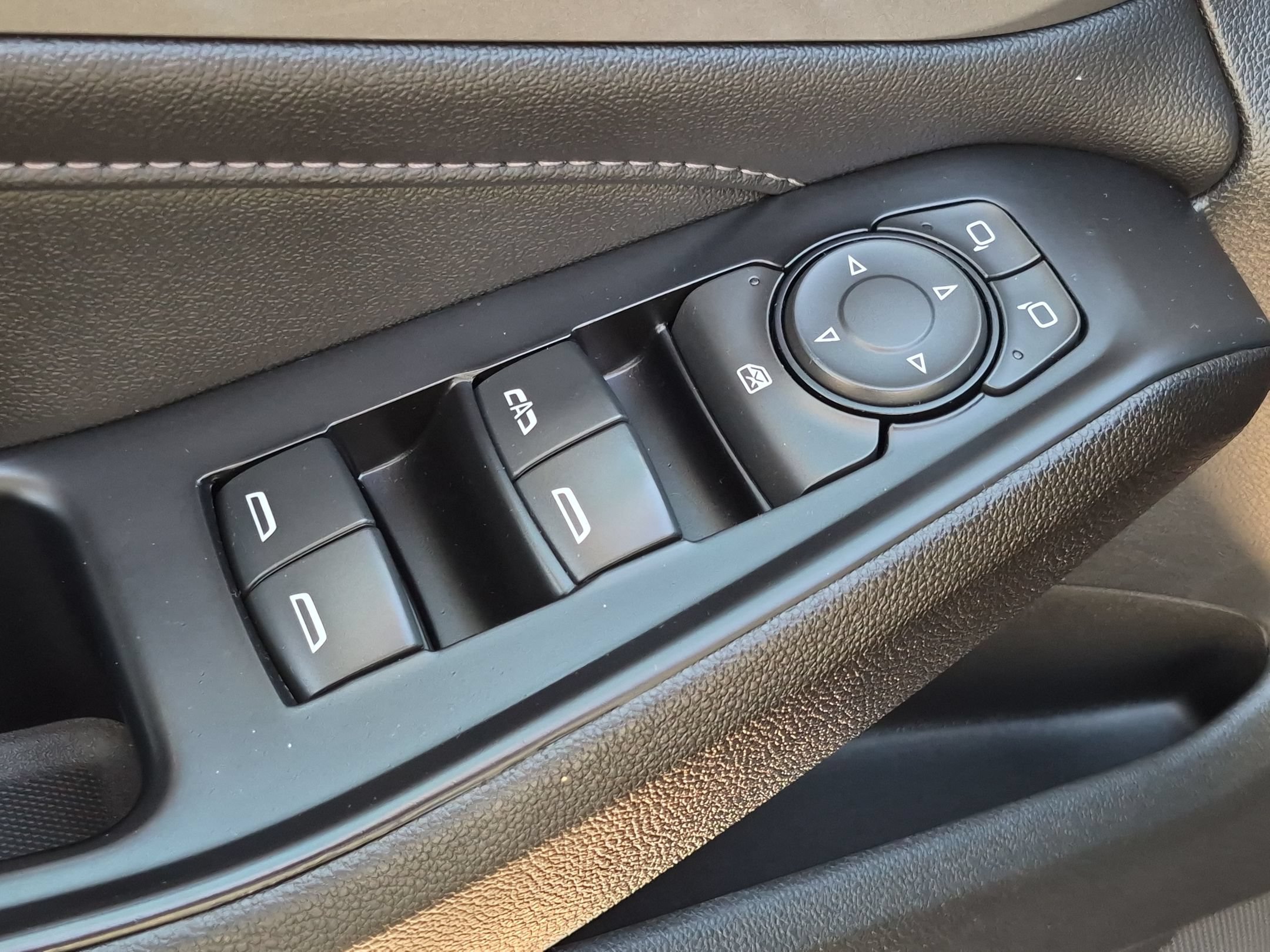 Used 2023 Chevrolet Traverse LT FWD image 11