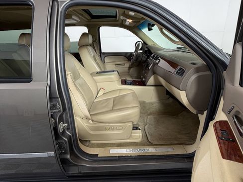 Used 2011 Chevrolet Tahoe LTZ RWD image 5