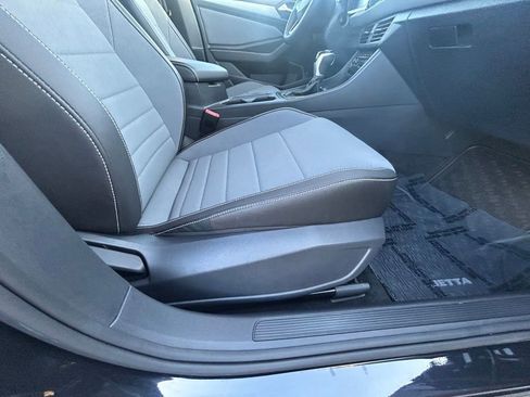 Used 2025 Volkswagen Jetta SE image 22