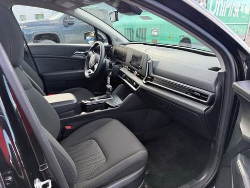 Used 2024 Kia Sportage LX image 19