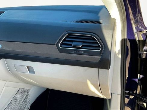 Used 2022 Volkswagen Tiguan SE image 16