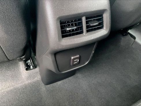 Used 2022 Chevrolet Equinox LT image 25