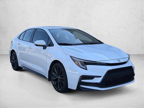 Used 2023 Toyota Corolla SE w/ Carpet Mat Package (TMS) FWD image 3