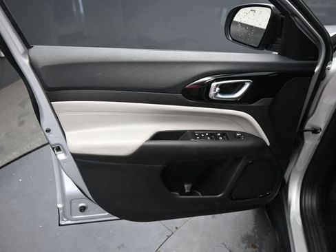 Used 2025 Jeep Compass Limited AWD/4WD image 16