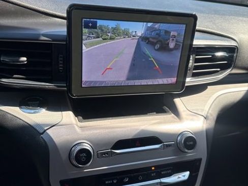 Used 2023 Ford Explorer XLT w/ Equipment Group 202A AWD/4WD image 30