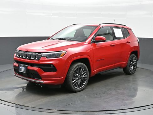 Used 2022 Jeep Compass Limited w/ (RED) Package AWD/4WD image 2