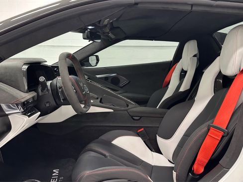 Used 2023 Chevrolet Corvette Stingray Premium Conv w/ Z51 Performance Package RWD image 18