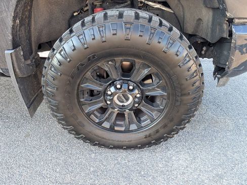 Used 2022 Ford F350 Platinum w/ Tremor Off-Road Package image 10