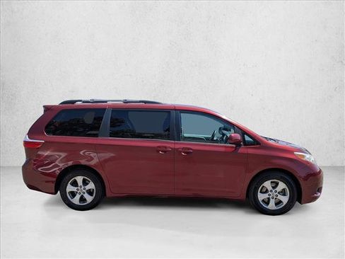 Used 2015 Toyota Sienna LE FWD image 4