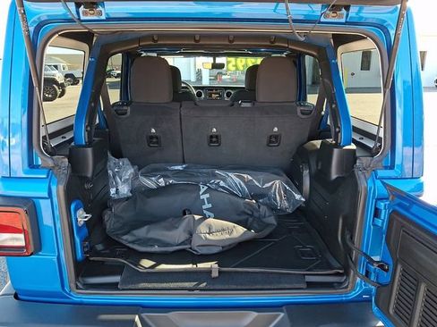 Used 2023 Jeep Wrangler Sahara w/ Cold Weather Group image 28