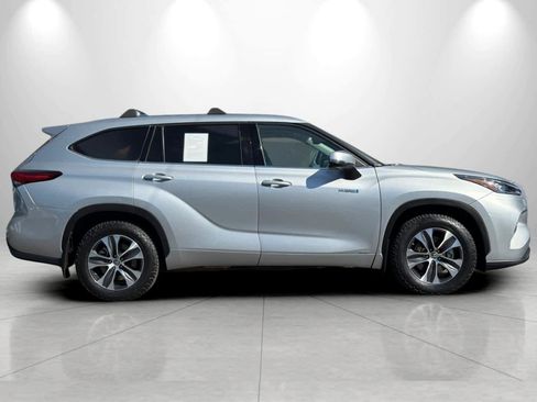 Used 2020 Toyota Highlander XLE AWD/4WD image 8