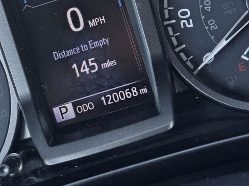 Used 2019 Toyota Tacoma TRD Off-Road w/ Technology Package image 15