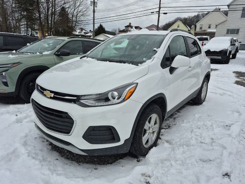 Used 2022 Chevrolet Trax LT w/ LT Convenience Package image 3