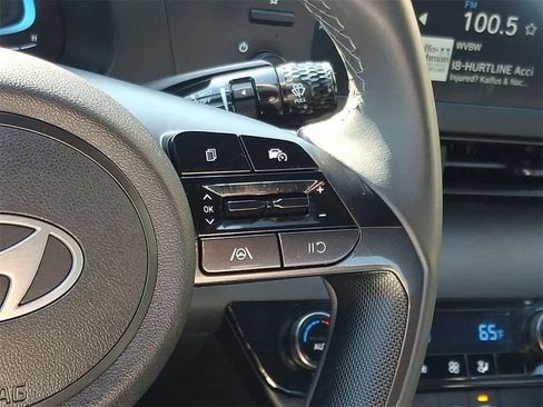 Used 2025 Hyundai Elantra Sport image 21