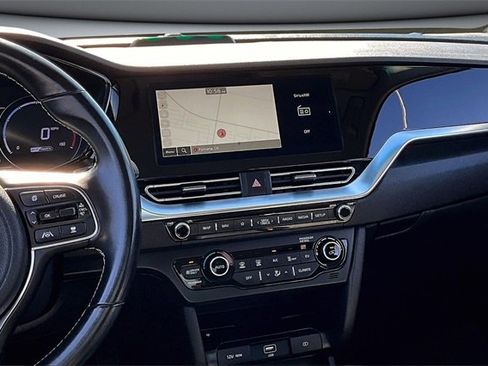 Used 2022 Kia Niro EX image 9