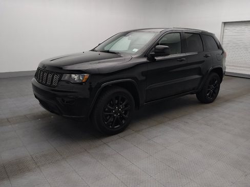 Used 2021 Jeep Grand Cherokee Laredo X RWD image 2