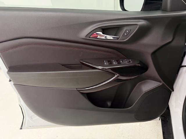 Used 2026 Chevrolet Trax RS w/ Sunroof Package FWD image 30