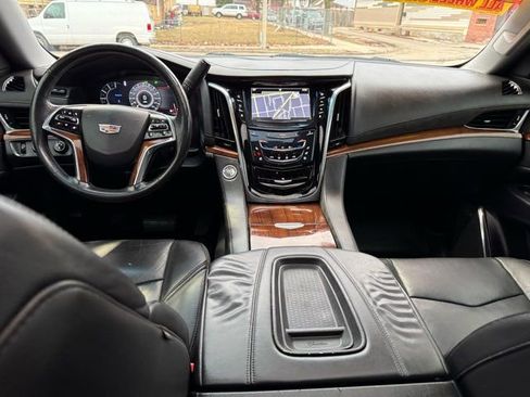 Used 2016 Cadillac Escalade Luxury image 26