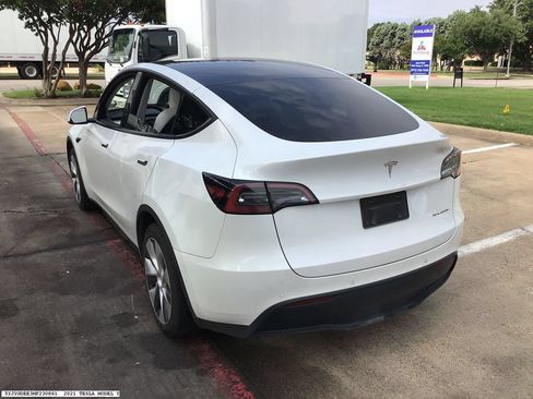 Used 2021 Tesla Model Y Long Range AWD/4WD image 3